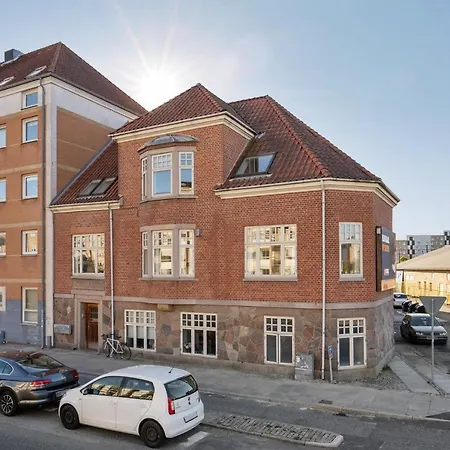 Cozy 4-bedroom Apartment *