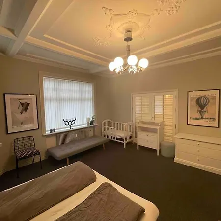 Apartman Cozy 4-bedroom Aalbor